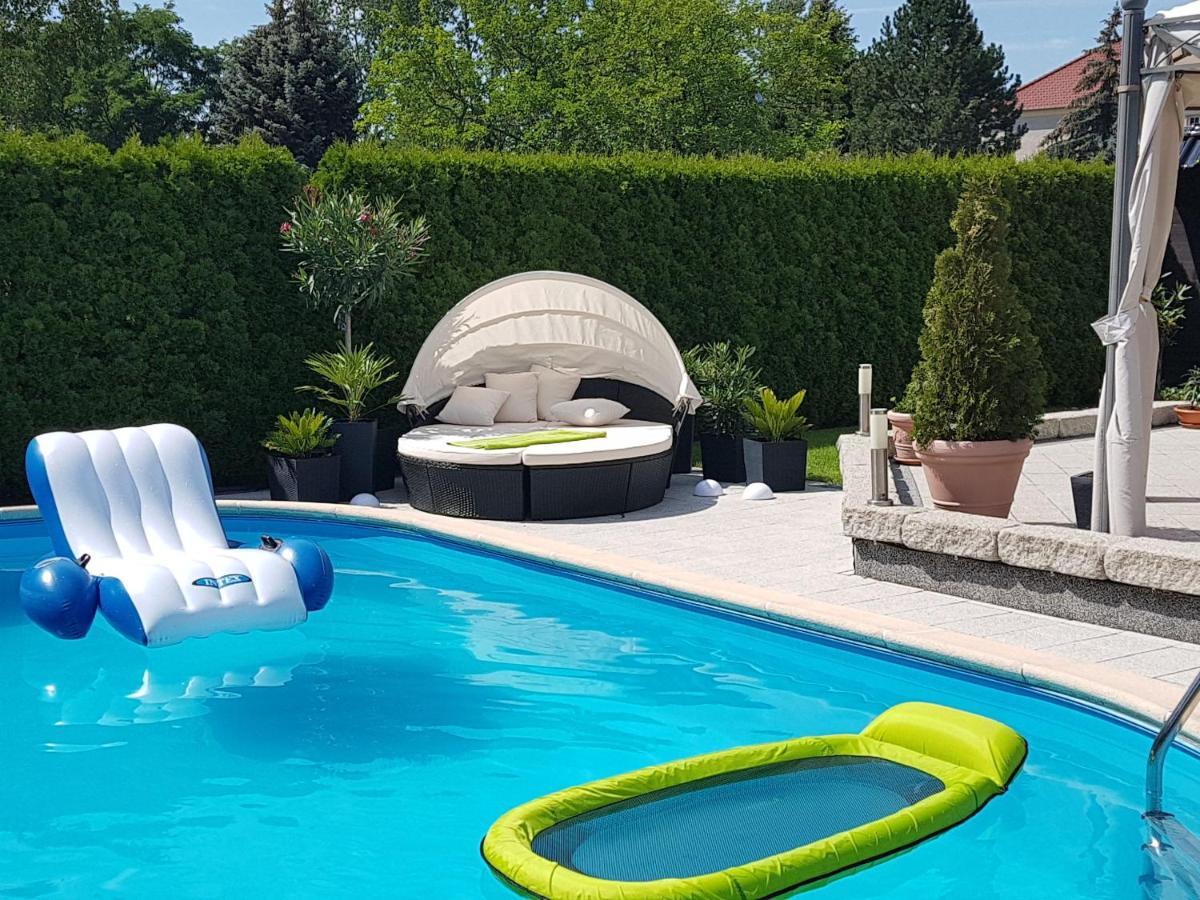 Gaestezimmer Im Bewohnten Efh Mit Pool Und Garten Ziltendorf Екстериор снимка