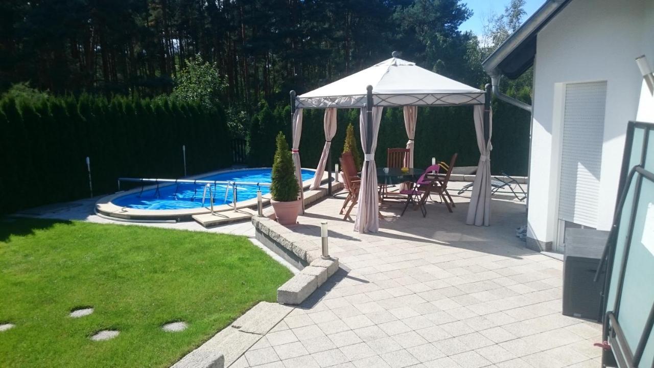 Gaestezimmer Im Bewohnten Efh Mit Pool Und Garten Ziltendorf Екстериор снимка