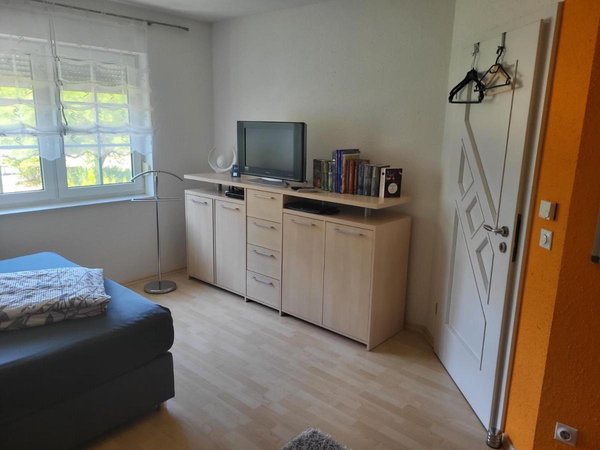 Gaestezimmer Im Bewohnten Efh Mit Pool Und Garten Ziltendorf Екстериор снимка